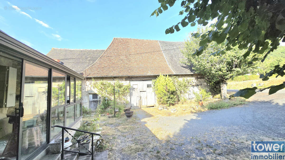 Corps de ferme, terrain de 2500 m2 environ - photo 4