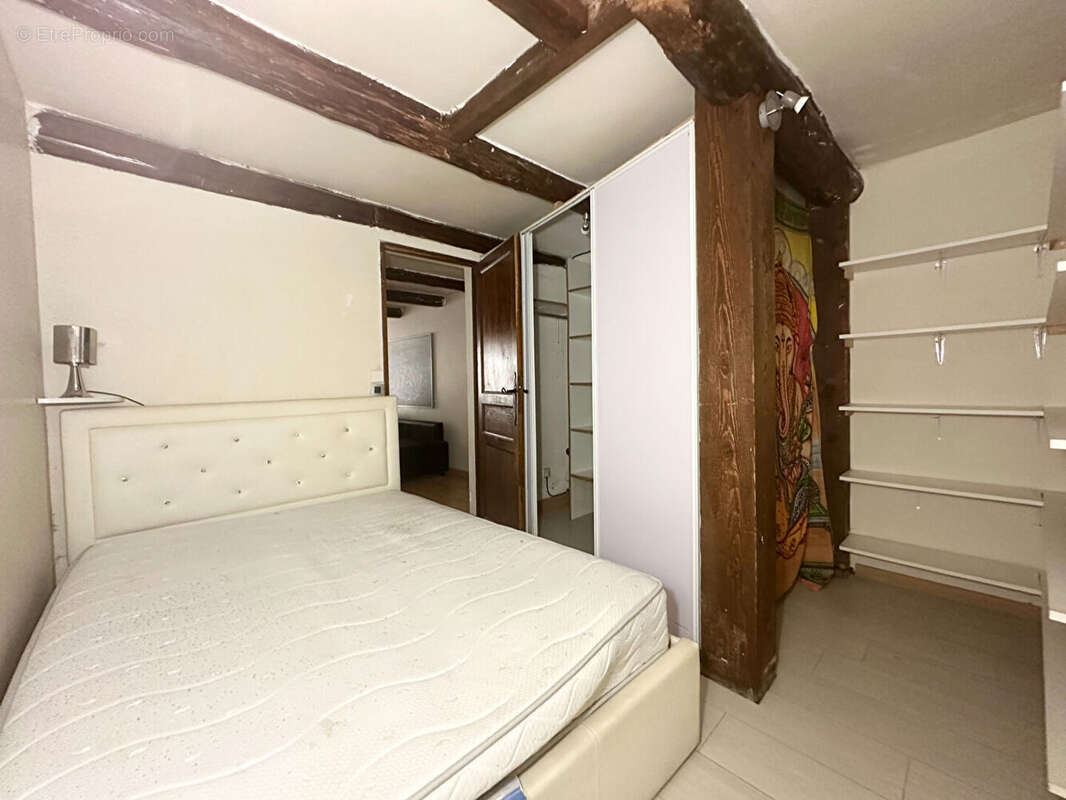Appartement à MARSEILLE-5E