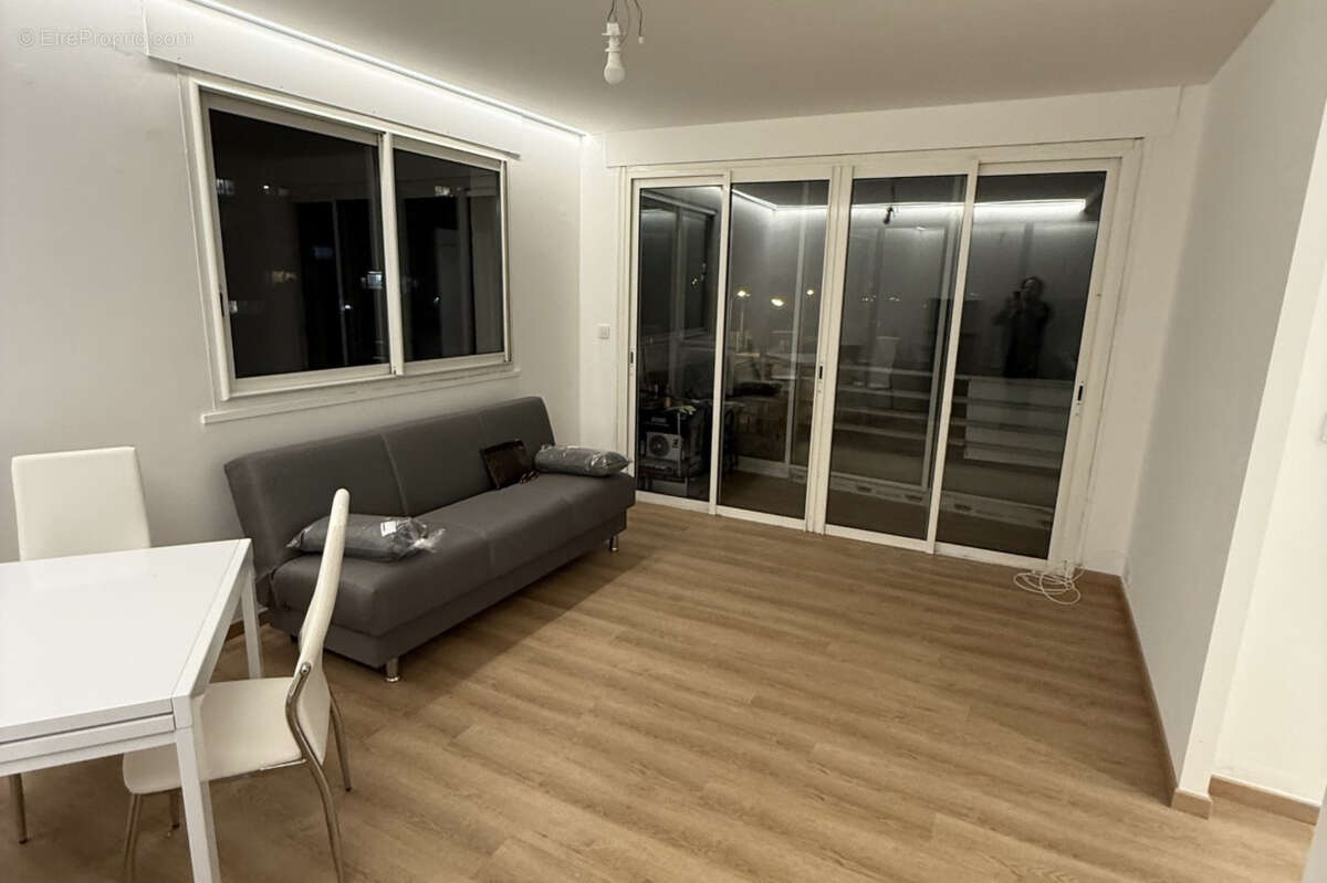 Appartement à VALLAURIS