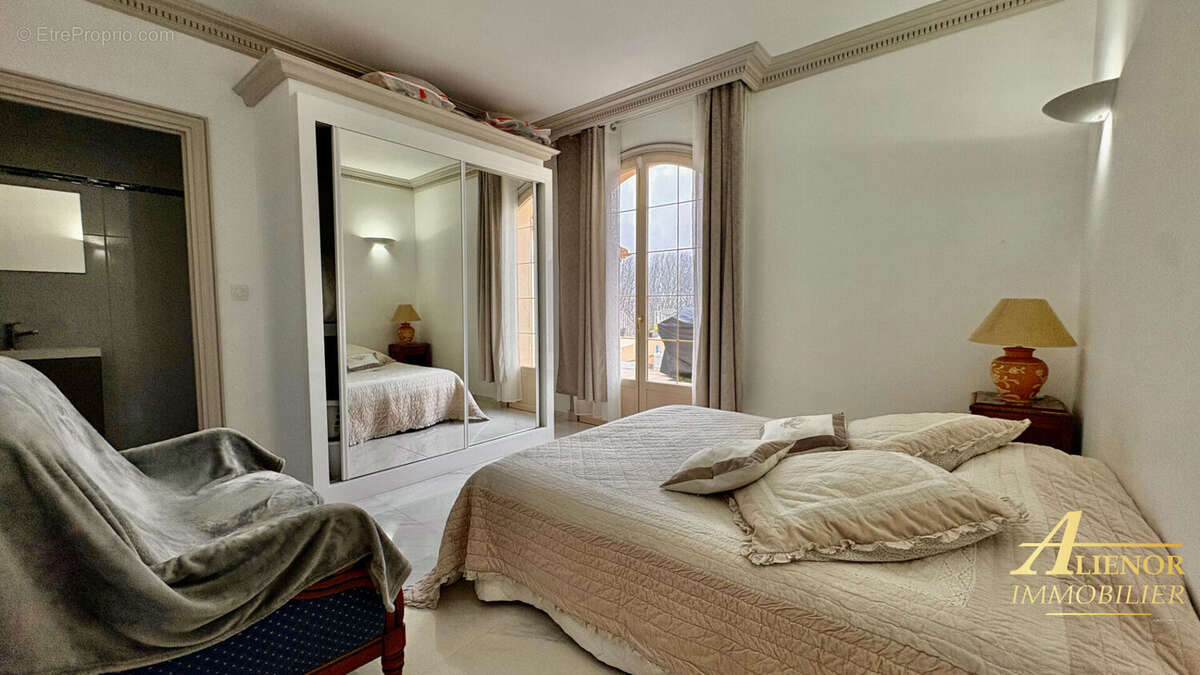 Maison à COURSAC