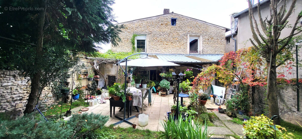 Maison à ARS-SUR-MOSELLE