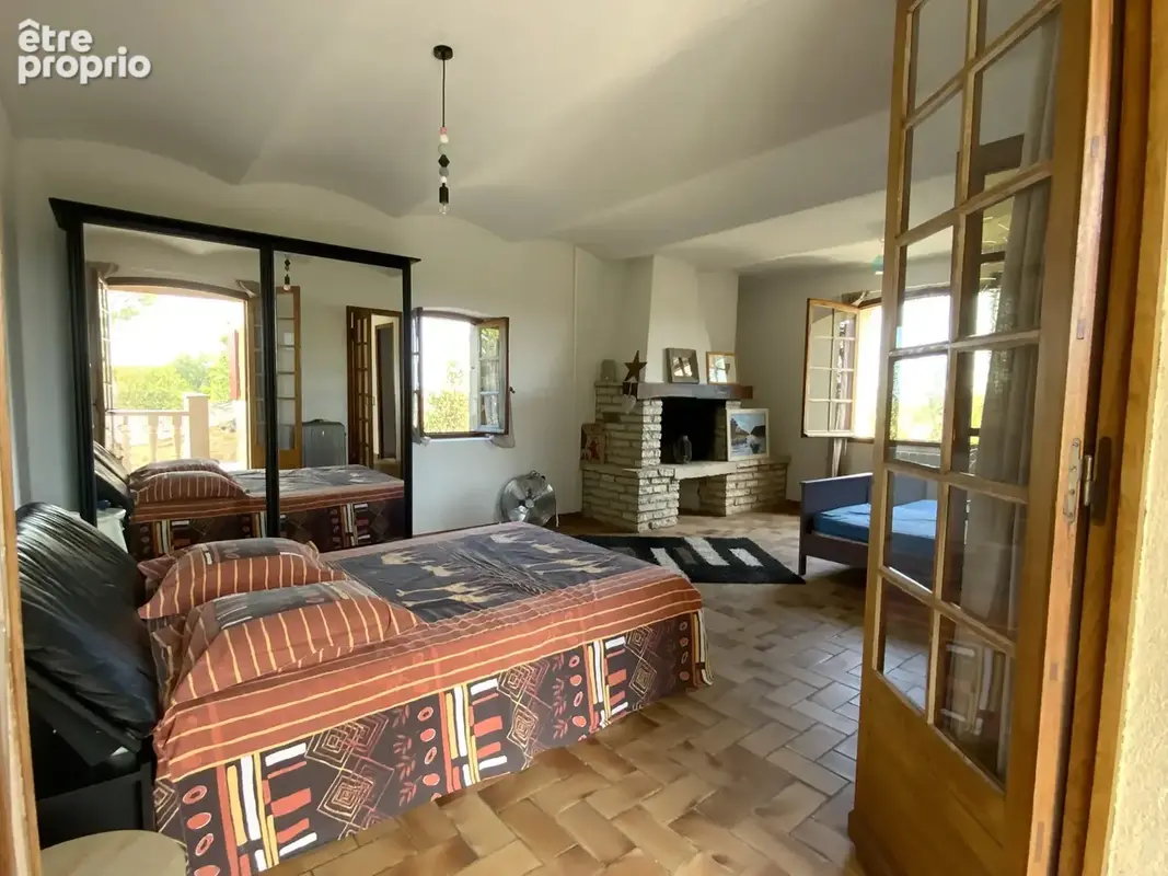 Maison en pierre avec piscine et son terrain 3000 m2 - photo 21