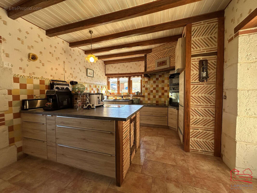 Cuisine maison principale - Maison à HAUTEFAGE-LA-TOUR