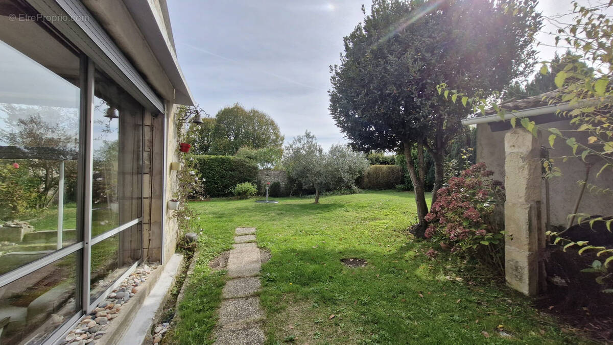 Maison à MORTAGNE-SUR-GIRONDE