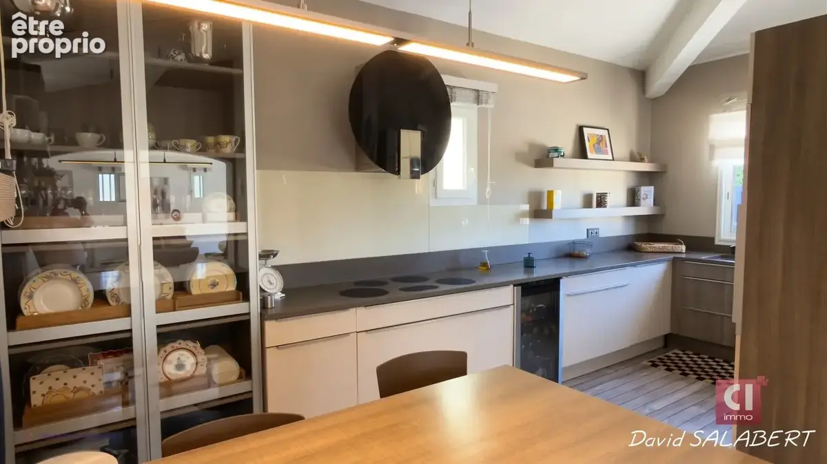 Villa d'architecte T5 à vendre à Brignoles -170 m², pièce de vie lumineuse de 70 m² et piscine - photo 8