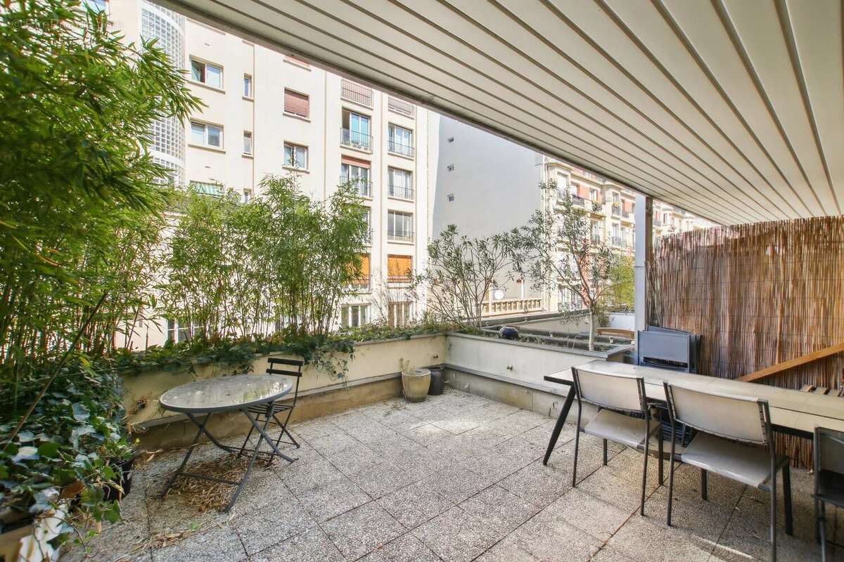 Appartement à PARIS-16E