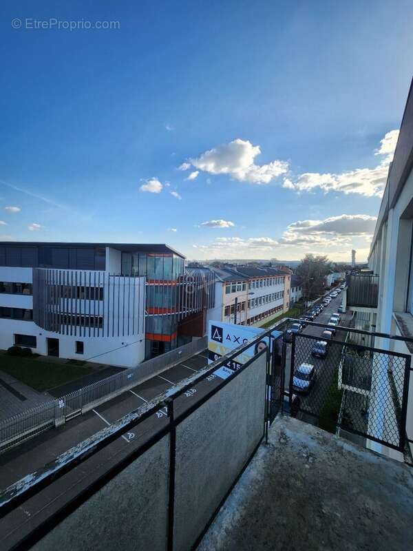 Appartement traversant  Dernier étage  Fort potentiel  - photo 12