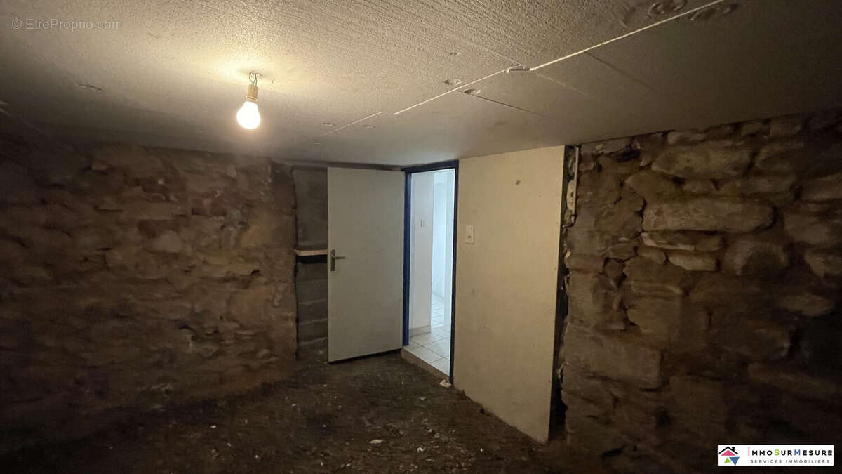 Maison à DECAZEVILLE