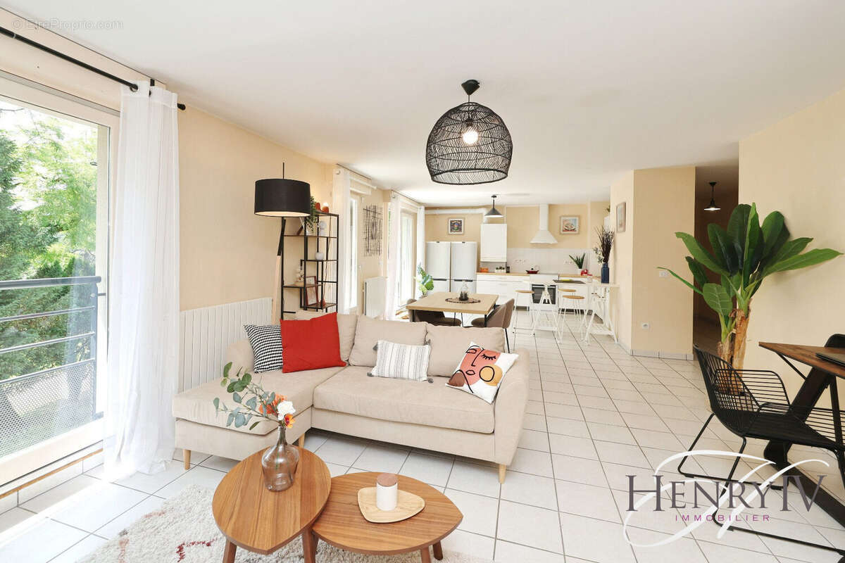 Appartement à SAINT-NAZAIRE-LES-EYMES