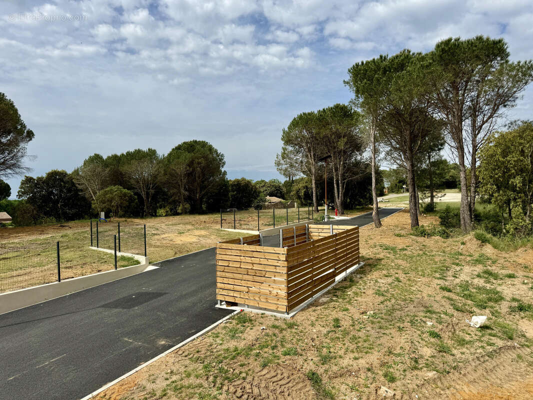 Terrain à UZES