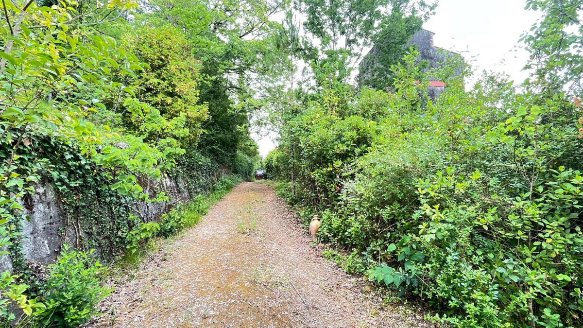 Ensemble immobilier à rénover sur 3,7 hectares - photo 11