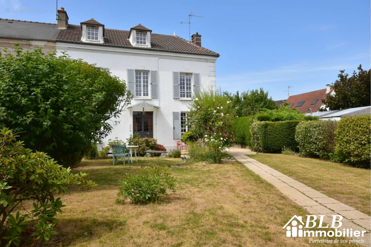 Maison à LE PERRAY-EN-YVELINES