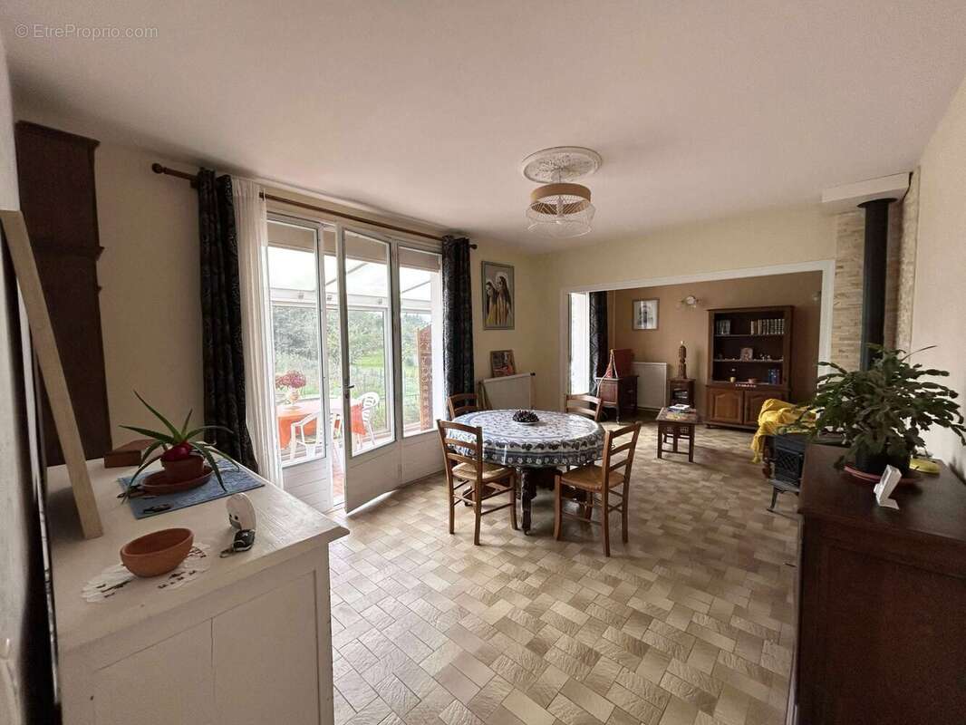 Maison à LUCAY-LE-MALE