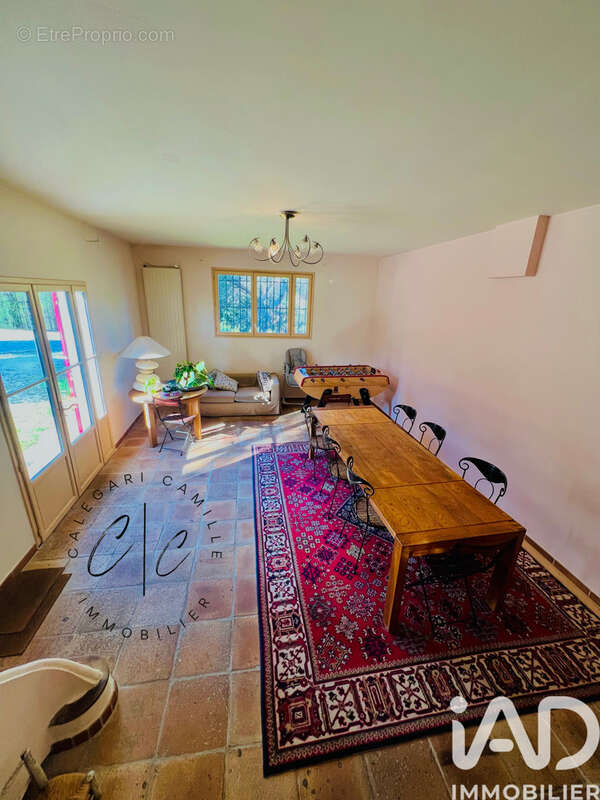 Photo 2 - Maison à LE REVEST-LES-EAUX