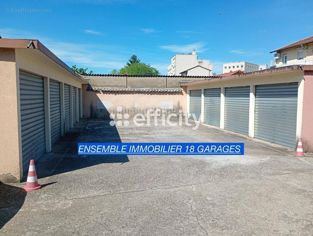Parking à VENISSIEUX