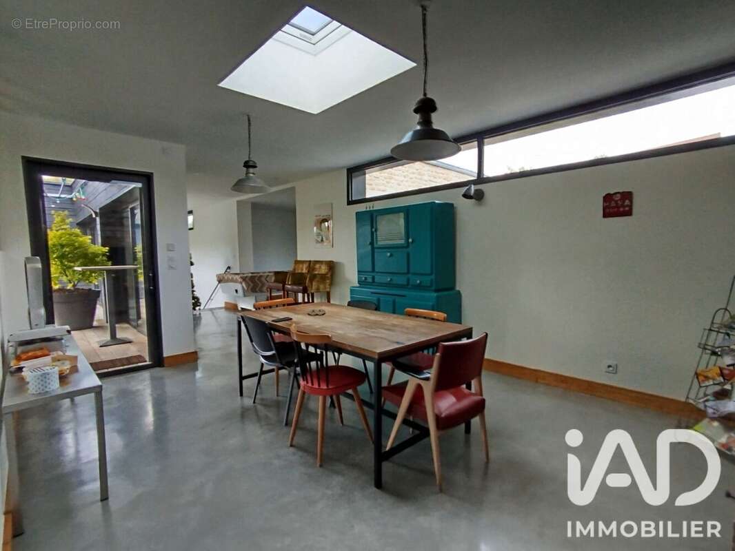 Maison 219 m² à Misse  - photo 7