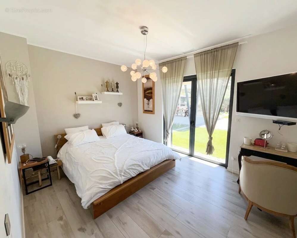 Maison à SOLLIES-TOUCAS