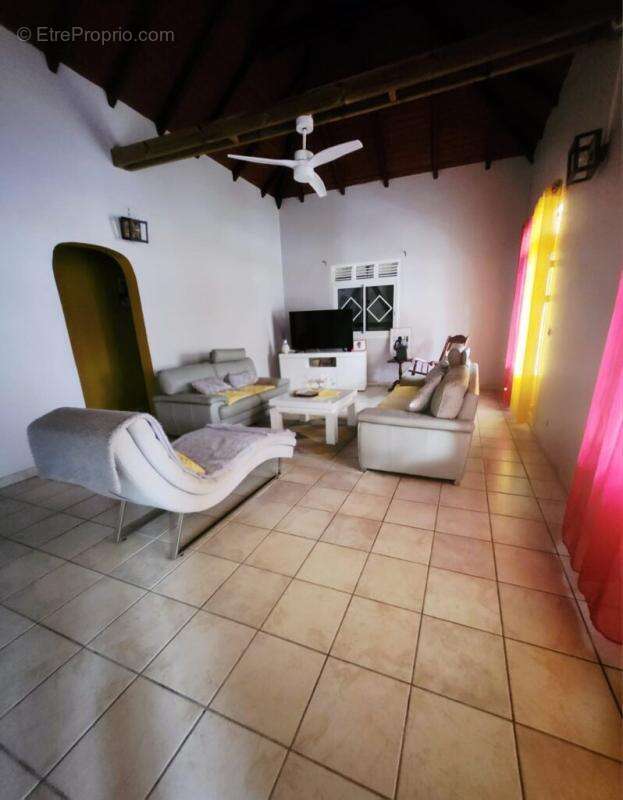 Maison quasi autonome ideale famille + appartement sur St François 779000 euros - photo 9