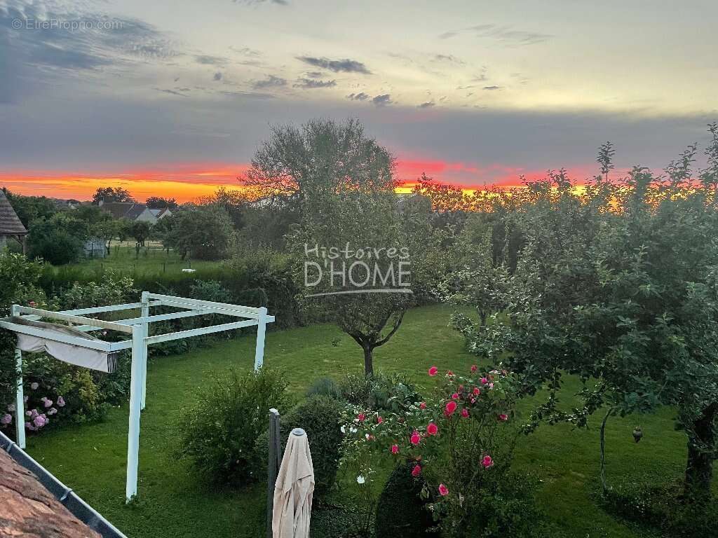 Maison à JOUY-LE-CHATEL