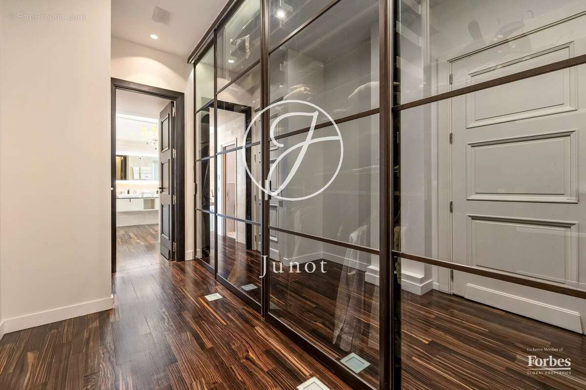 Appartement à PARIS-8E