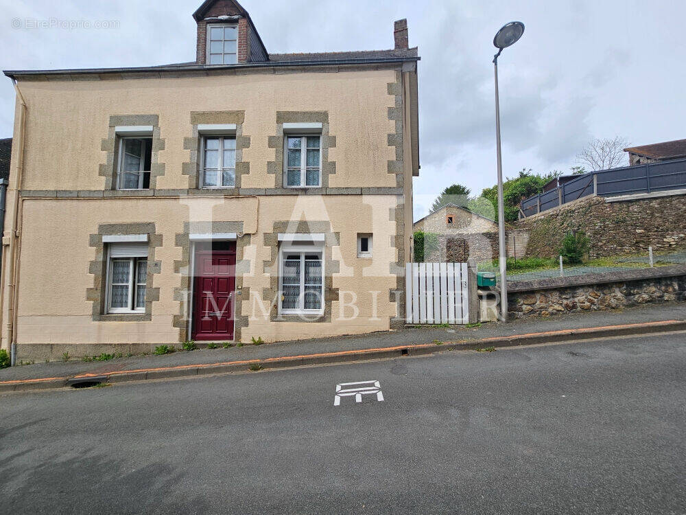 Maison à VILLAINES-LA-JUHEL