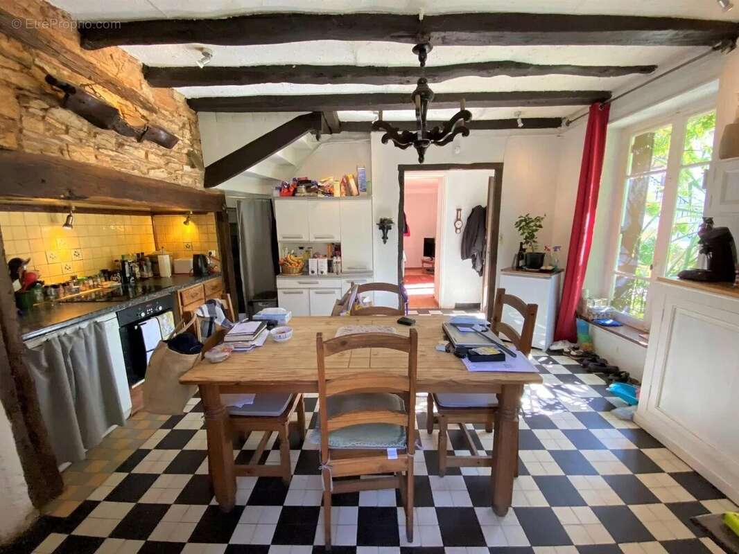 Maison à FRAYSSINET-LE-GELAT