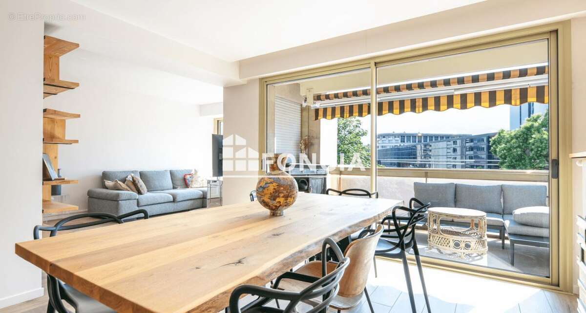 GRENOBLE, Place Paul Vallier, Secteur Chavant - Rue de Strasbourg, Grand T4 avec Terrasses et possibilité d'un garage - photo 2