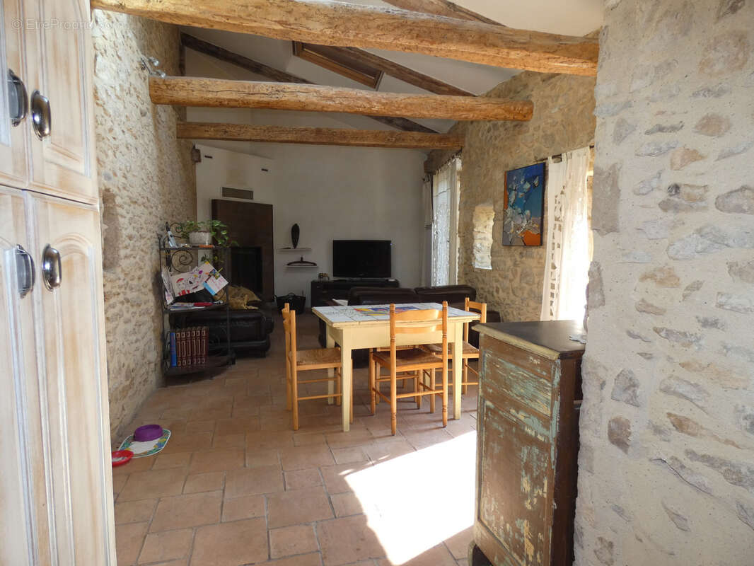 Laudun-maison de village 90m² avec cour et terrasse - photo 12