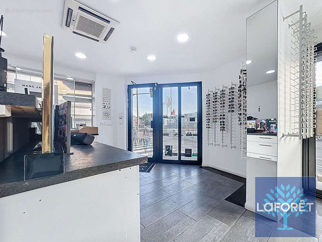 Commerce à NEUILLY-PLAISANCE