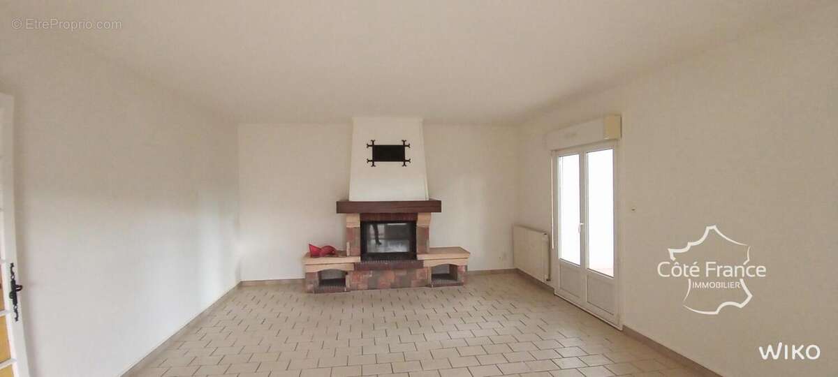 Maison à SAINT-JULIEN-LES-ROSIERS