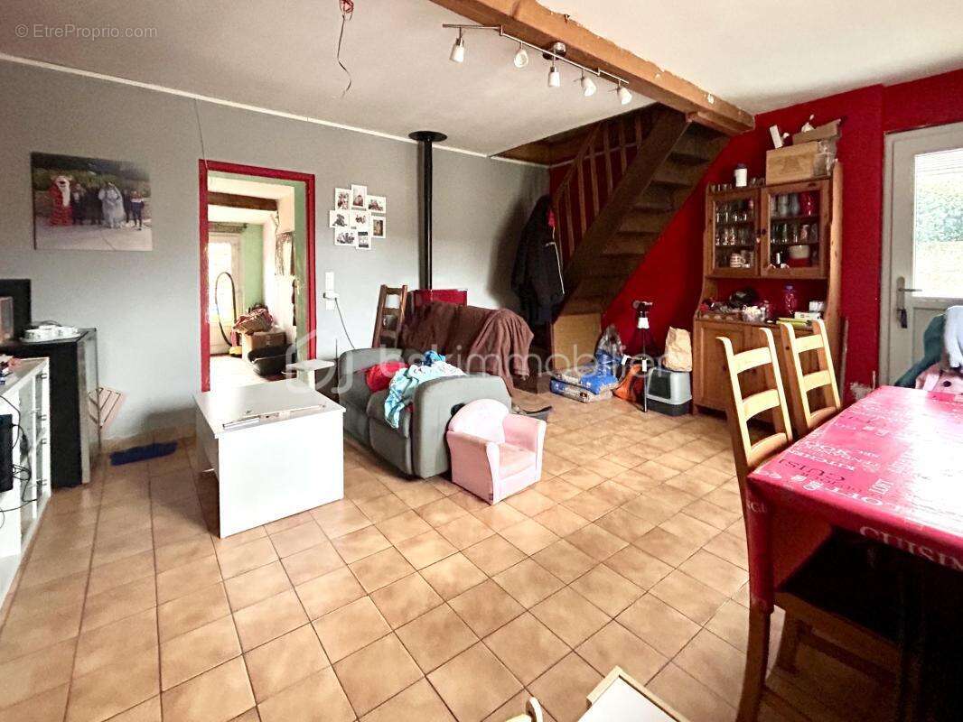 Maison à YROUERRE