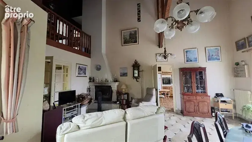 À vendre : maison familiale (6 chambres) à Saint-Martin-l’Ars - 86 - photo 1