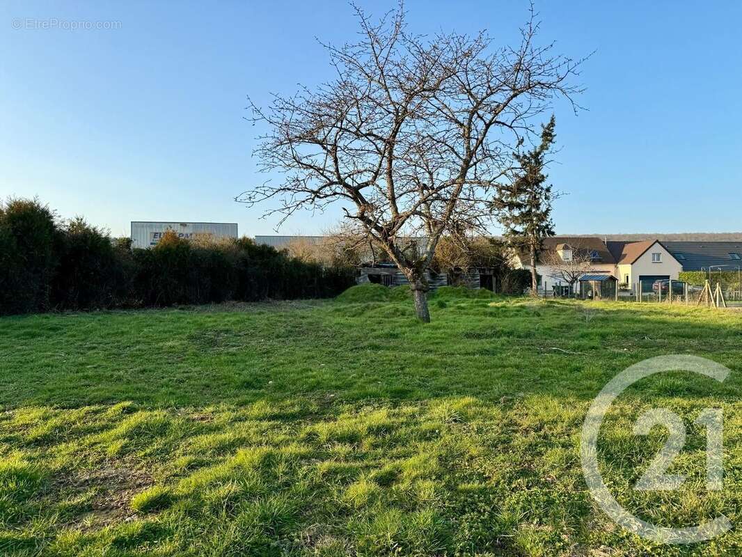 Terrain à CROTH