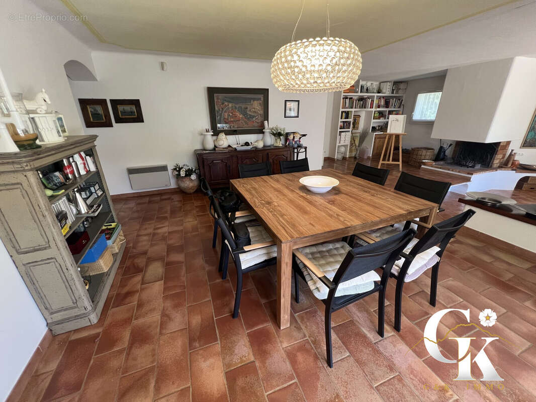 Maison 250 m² à Saint-Cyr-Sur-Mer  - photo 5