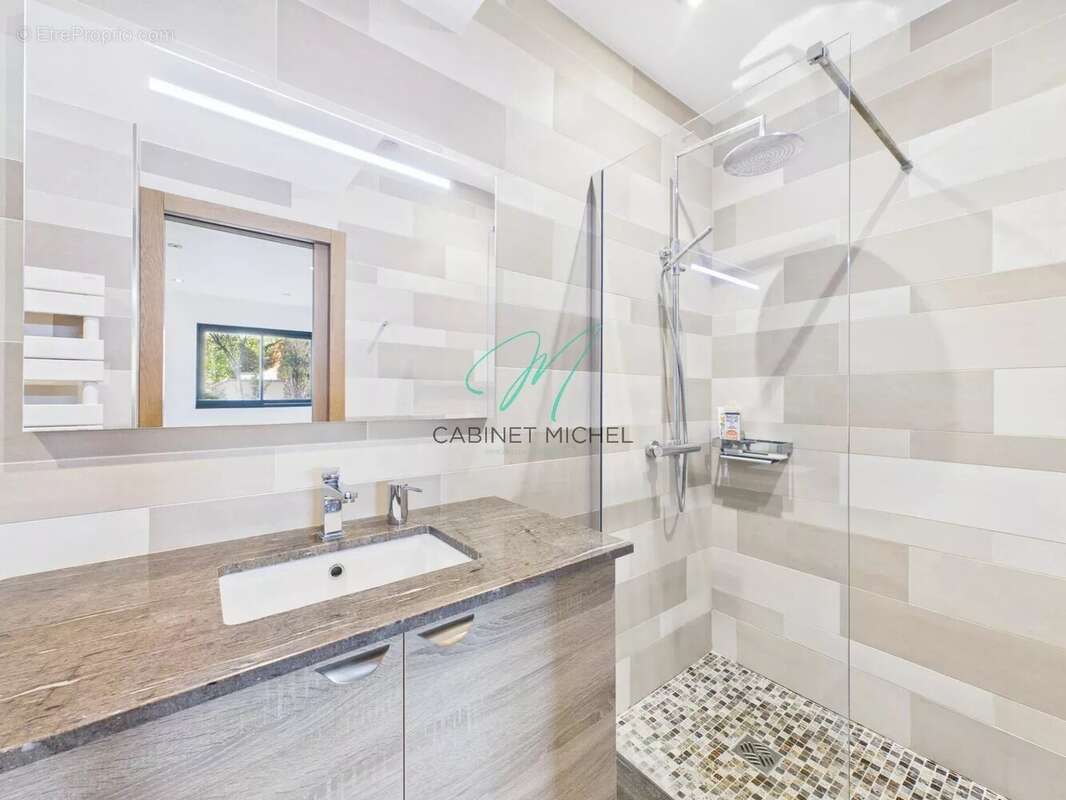 Maison à ROQUEFORT-LES-PINS