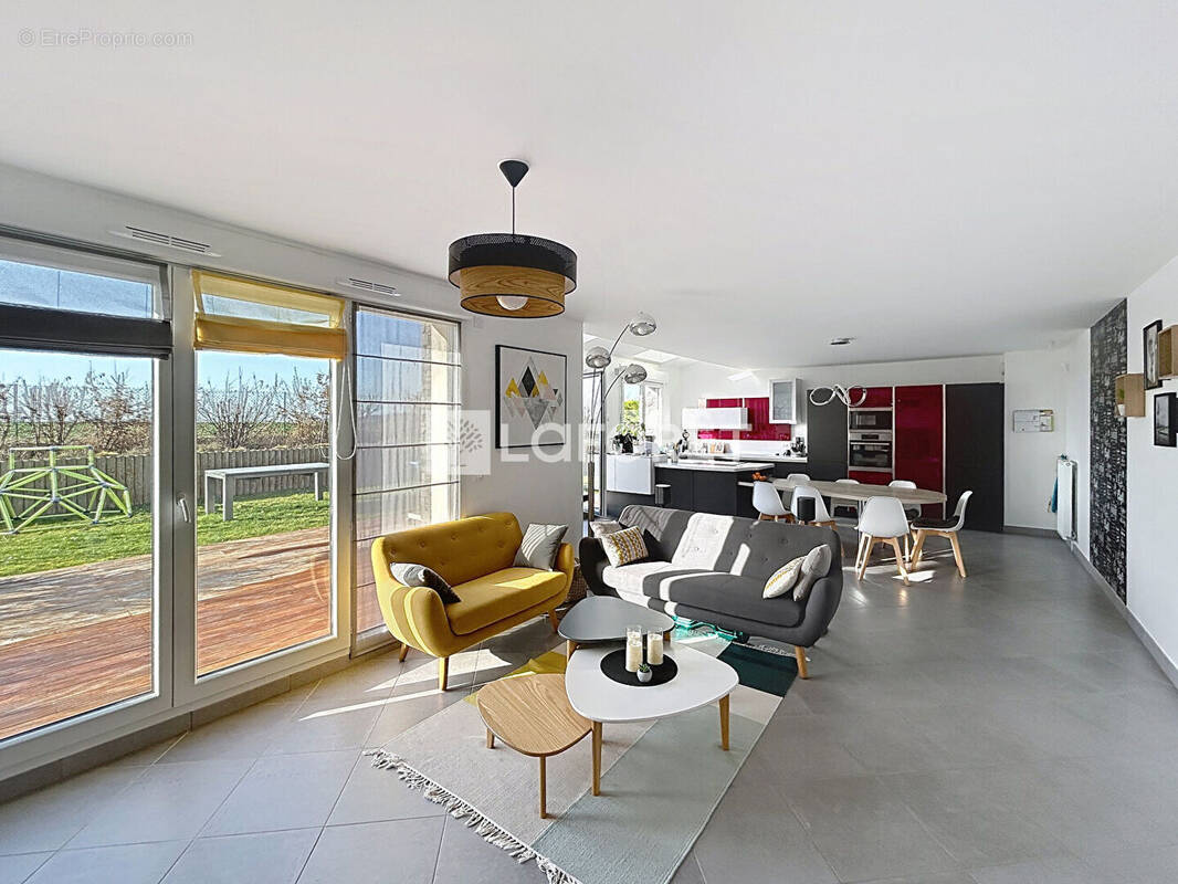 Maison à FEUCHEROLLES