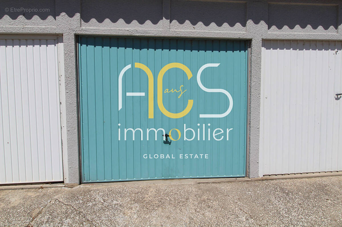 Parking à CHATEAUNEUF-LES-MARTIGUES