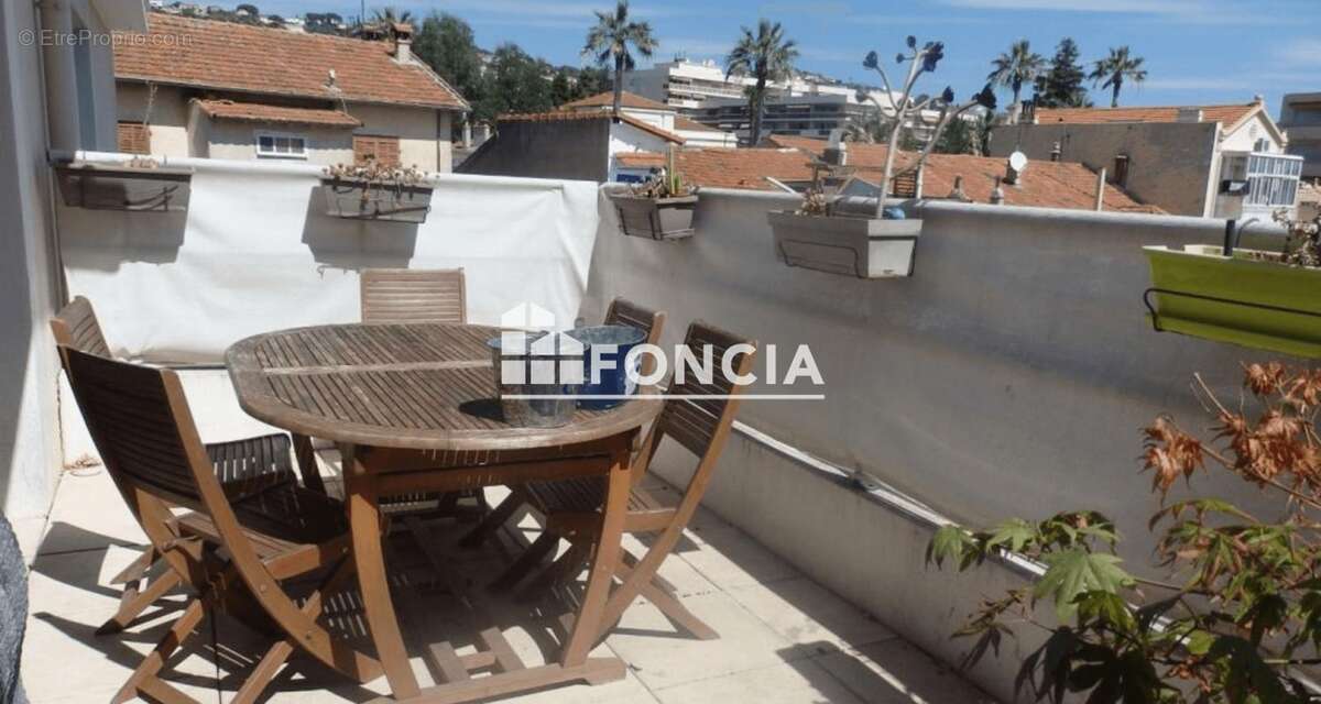 Appartement à VALLAURIS