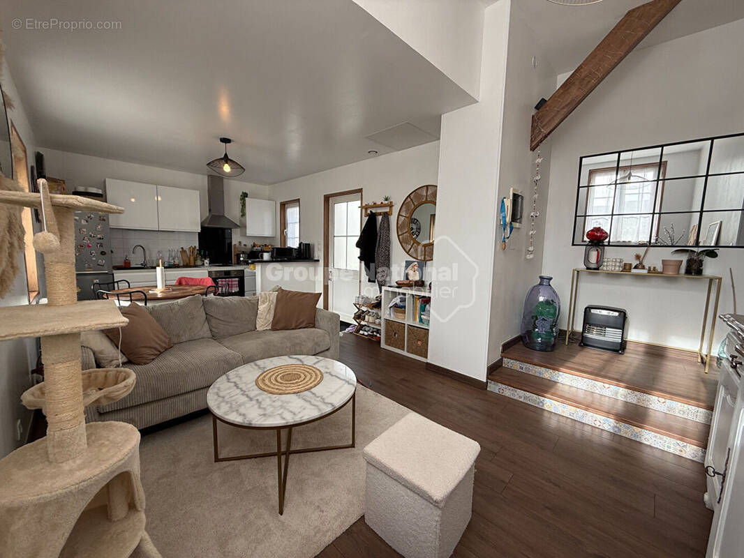 Appartement à VILLENEUVE-LES-SABLONS