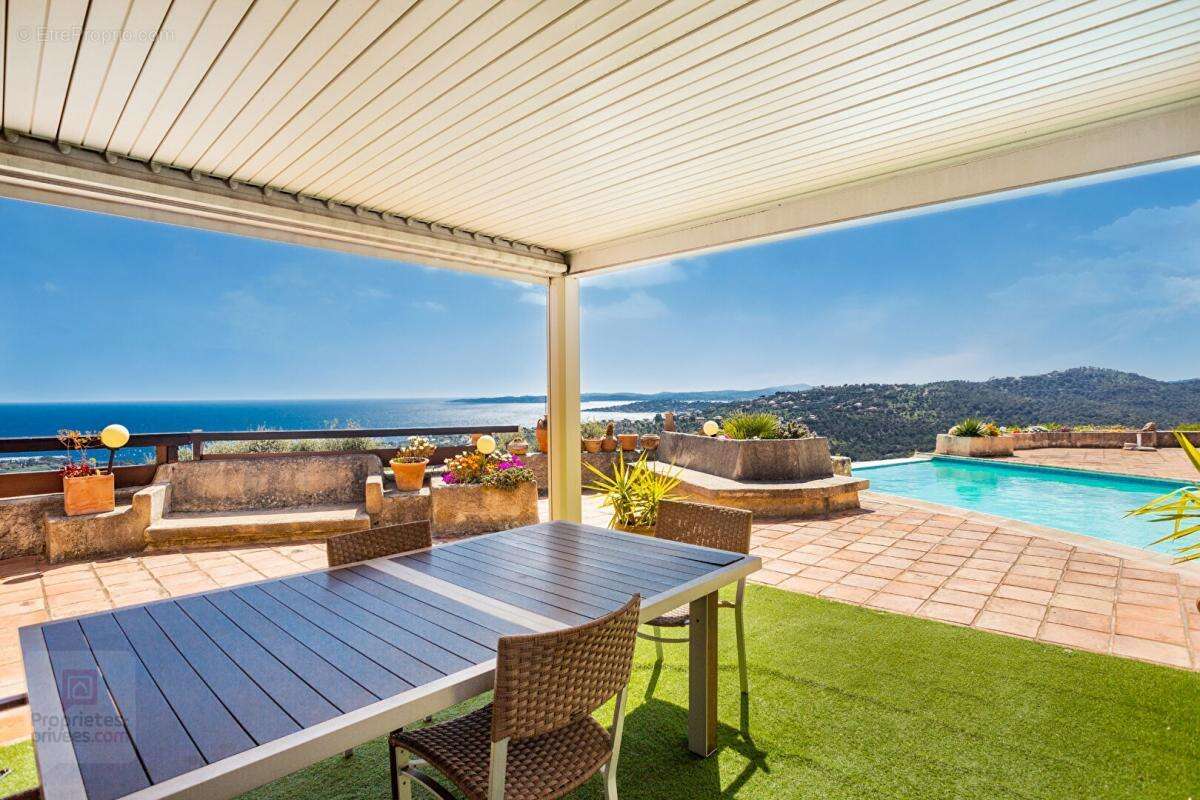 Maison à ROQUEBRUNE-SUR-ARGENS