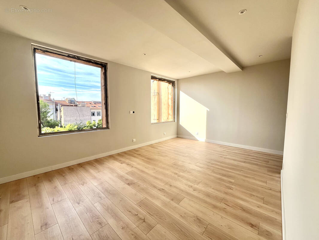 Appartement à MARSEILLE-1E