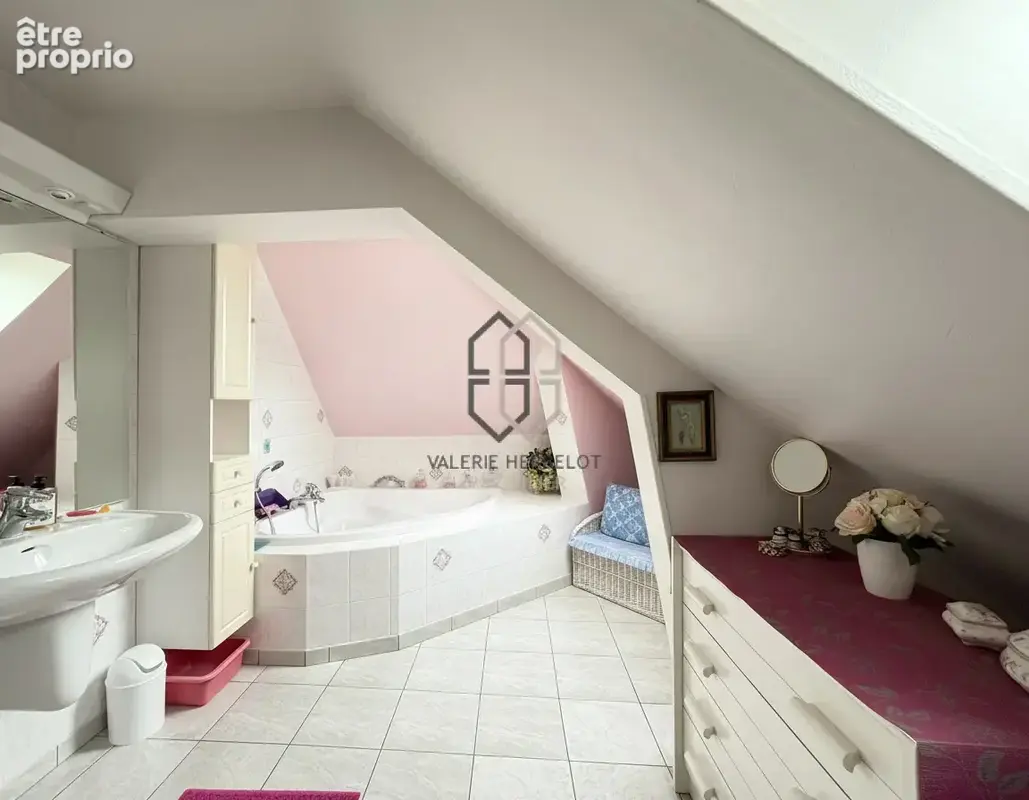 Maison familiale contemporaine à l'entrée du Golf d'Ormesson - photo 13