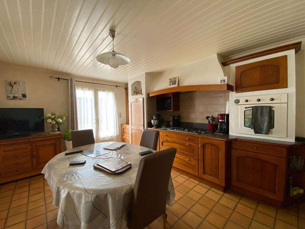 Maison à SAINT-HILAIRE-DE-CHALEONS