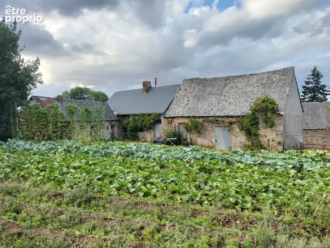 Commune de TRANS, en campagne, une maison en pierres à rénover intégralement. - photo 9