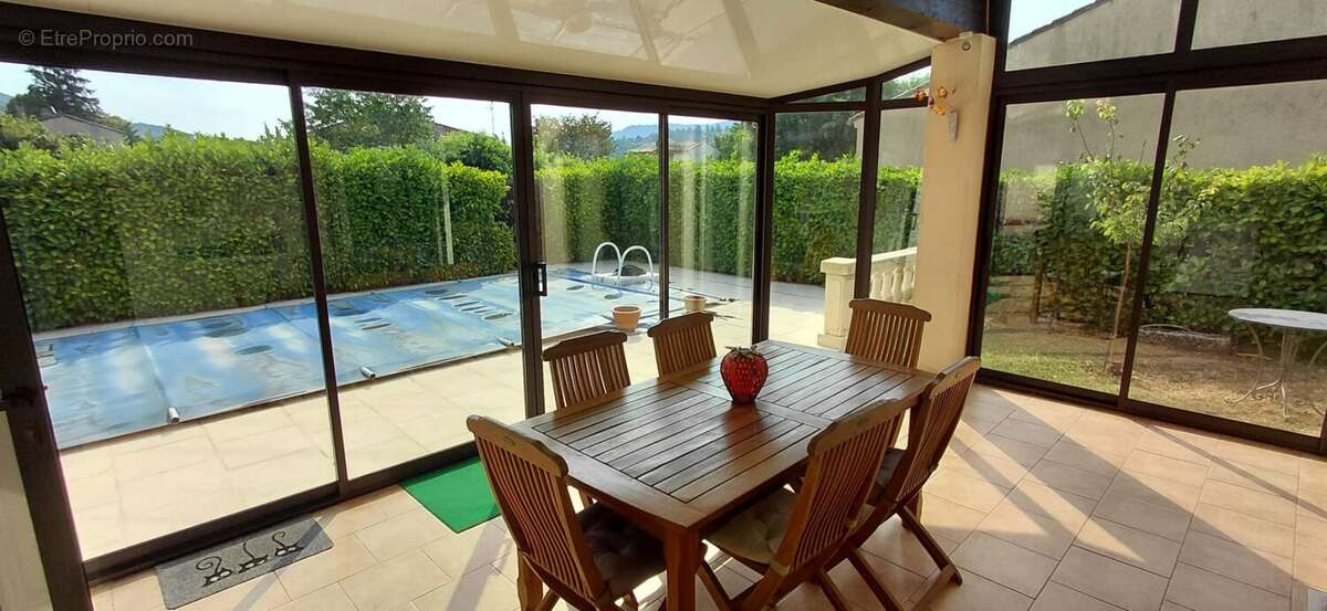 Villa plain-pied avec piscine - photo 3