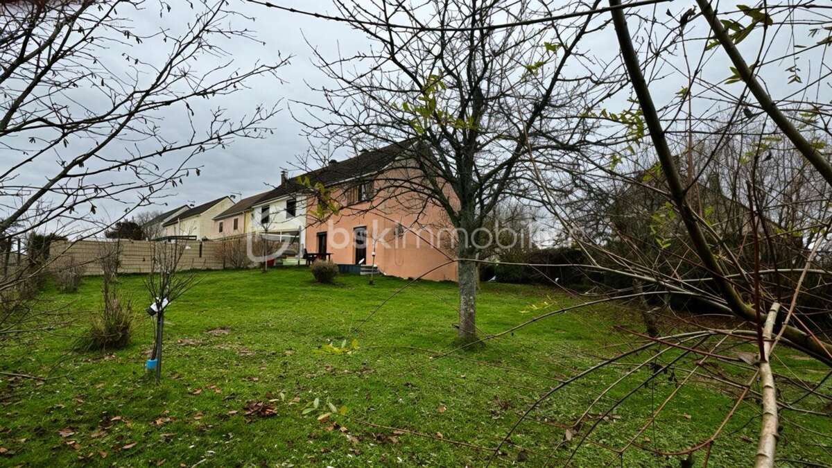 Maison à VIVIER-AU-COURT