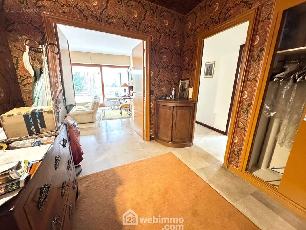 Nous arrivons dans l'entrée - Maison à LE COUDRAY-MONTCEAUX