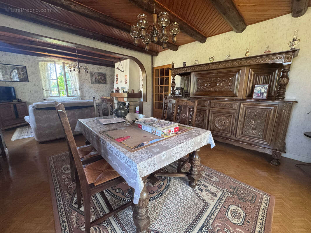 Maison indépendante avec terrain, garage et 6 chambres - vue dégagée - photo 4