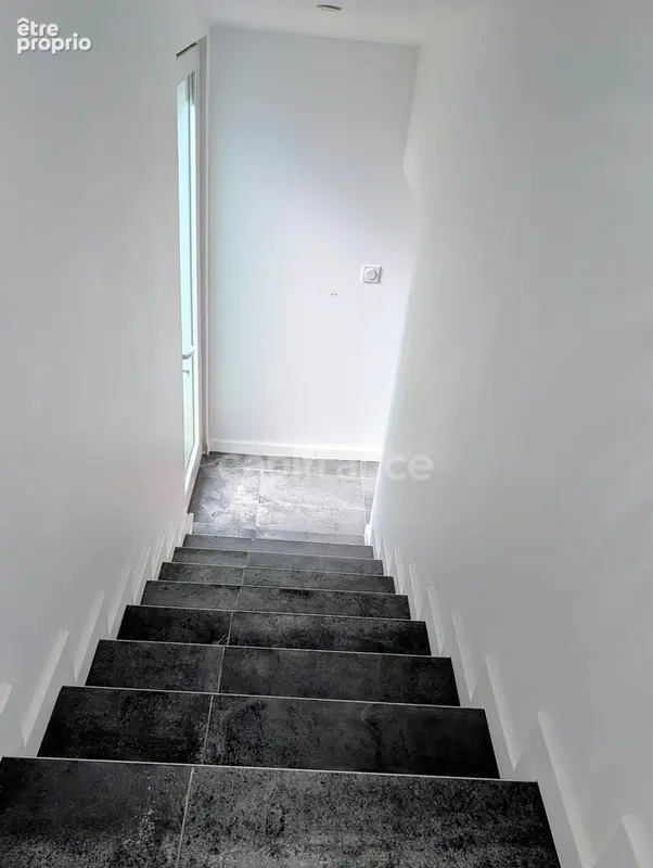 GUIPAVAS – Maison familiale non mitoyenne – 5 chambres – Rénovation complète – Écoles et commerces à pied - photo 9