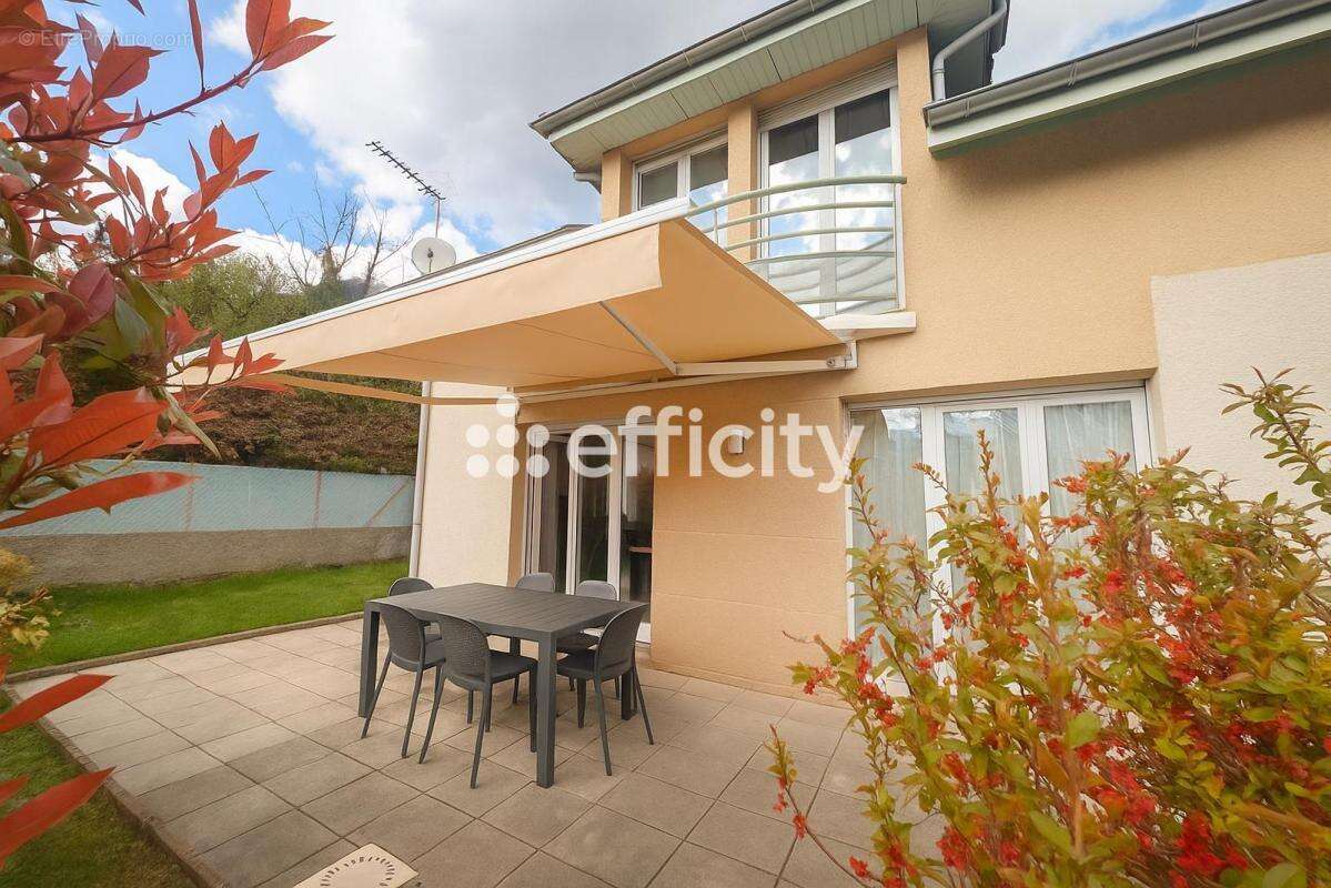 Maison à SAINT-EGREVE